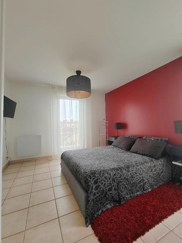 PROCHE COMMODITES, VILLAGE DES JO, TRAM 11, BUS 249-133 ET F